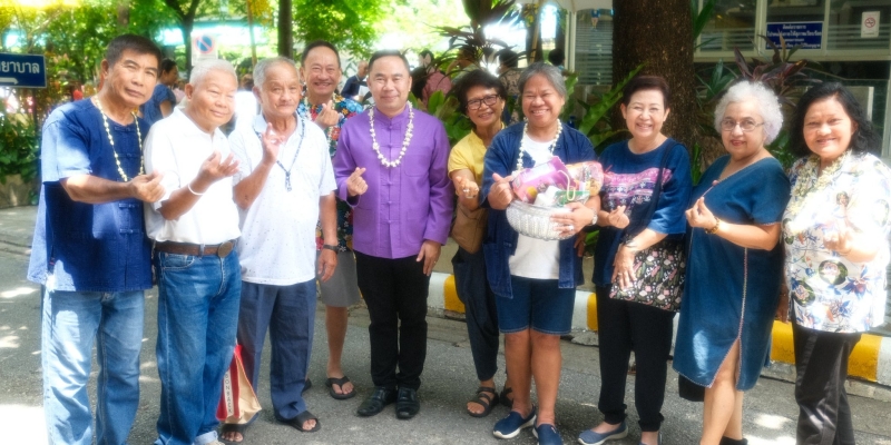 รร.หอพระ ร่วมกับชมรมศิษย์เก่า จัดกิจกรรม “สระเกล้าดำหัวครูอาวุโสโรงเรียนหอพระ“