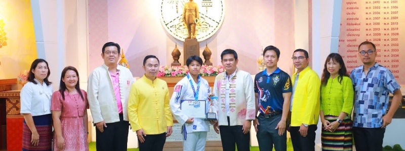 ธนาคารออมสิน ภาค 8 ให้การสนับสนุนนักกีฬา รร.หอพระ  เพื่อมุ่งพัฒนาสู่ทีมชาติ